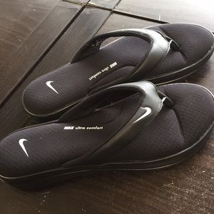 Women’s Nike Flip Flops, Black, Size 9, New
